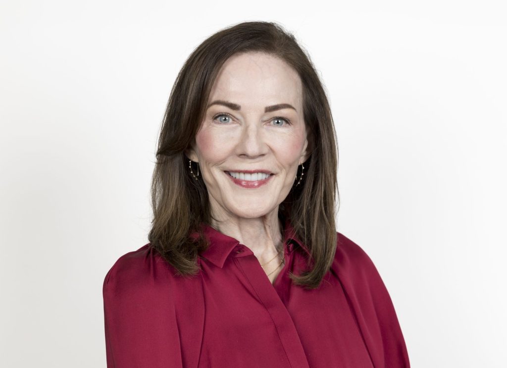 Monna Nevils headshot